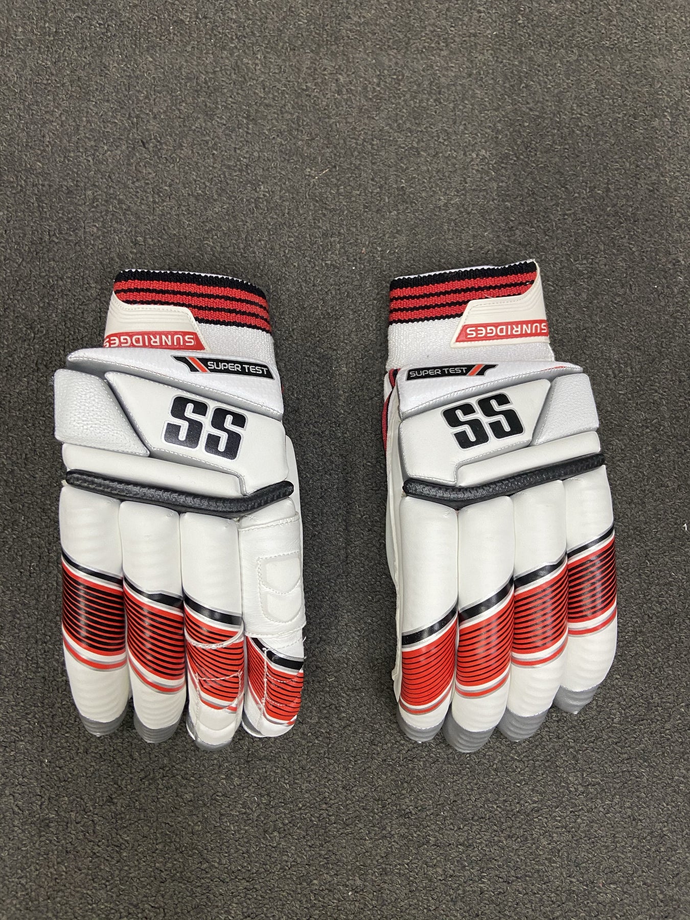 Ss cricket gloves sales 2018